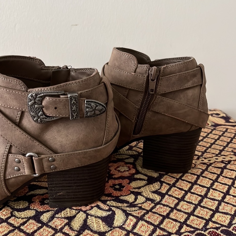 Indigo Rd Ankle Booties. #22. - Picture 3 of 10